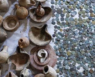 Syrian collector hands over 20-year collection