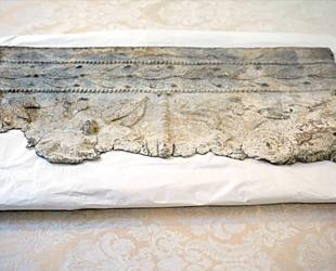 US returns sarcophagus fragments to Lebanon