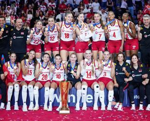 Turkish women retain European volleyball title