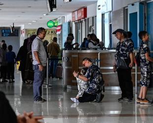 Jakarta airport extends closure