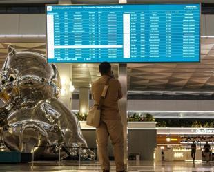 Flights resume gradually in Indonesia after volcanic eruption