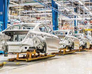 Auto output falls 7.3 pct in first eight months