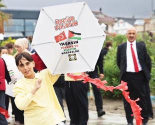 Students fly kites nationwide against Israel blockade