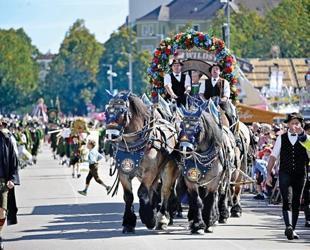 Munich’s Oktoberfest roars to life as the mayor taps first keg