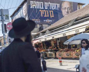 Netanyahu, ministers, thousands of Israelis enter Western Wall plaza