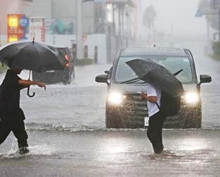 Typhoon Dujuan leaves four dead in Japan