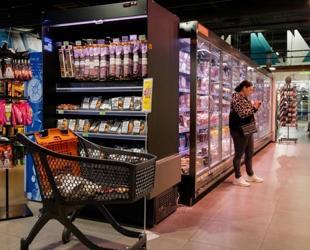 Kiew shoppers feel the pinch from Russian strikes on supply networks