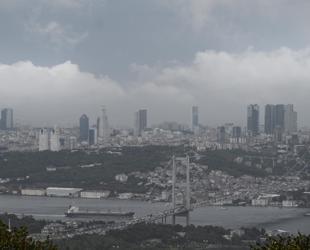 Heavy rain triggers flooding, landslide in Istanbul