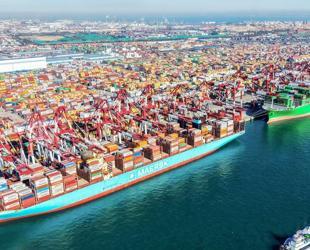 China heads for record trade surplus as exports surge