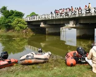 India festival boat capsize kills 13 children