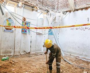 School roof collapse kills teacher, 27 children in Pakistan