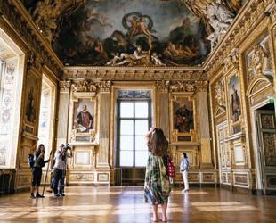 Louvre boss warns of closure risk without major renovations