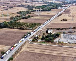 Truck queue stretches 30 kilometers at Bulgarian border