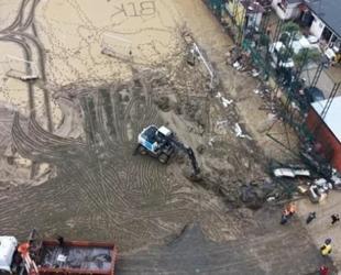Istanbul demolishes streambed buildings after deadly floods