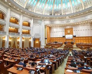 Romanian parliament approves pro-EU govt after months of deadlock