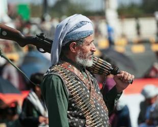 Houthis step up attacks in Yemen as camp strike toll rises
