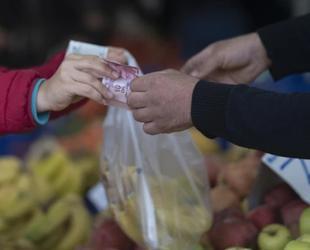 Households turn more optimistic on inflation, survey shows