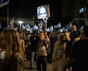 Thousands rally in Tel Aviv against Netanyahu ahead of vote