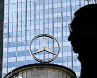 Mercedes cuts profit outlook as China sales fall