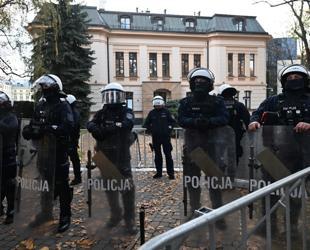 Police deployment deepens Poland’s court dispute