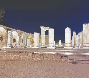 Side debuts museum night-tour routes