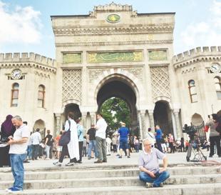 AI, tech programs top university choices