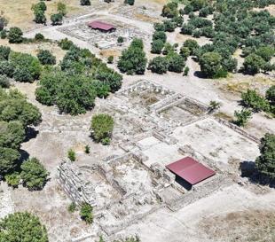 Ancient bathhouse’s pools uncovered