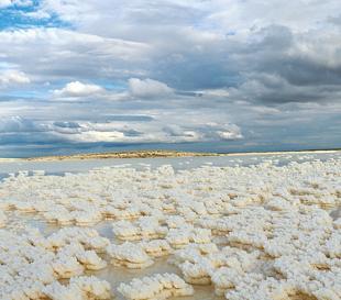 Tuz Lake draws photographers