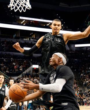 Over 13,000 fans turn out for Spurs practice