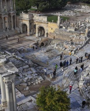 Marble bathtub unearthed at Ephesus