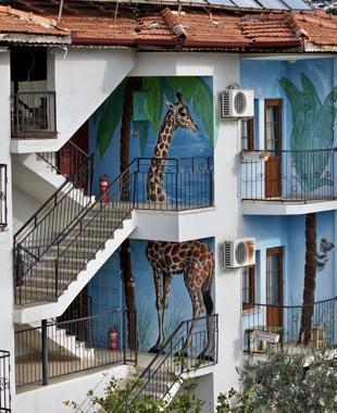 Graffiti artist adds color to resort town