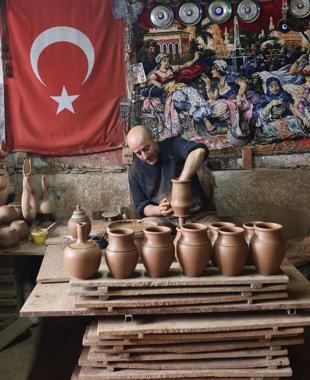 Family in Avanos keeps pottery alive