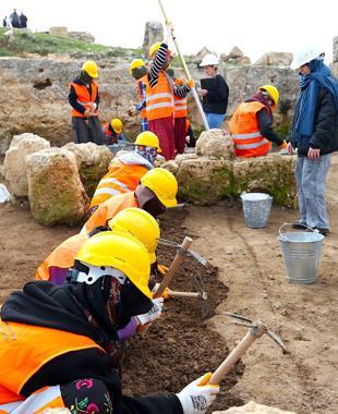Women trace history at ancient castle