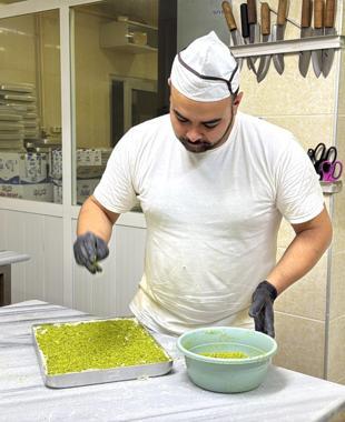 Baklava makers work non-stop for Ramadan