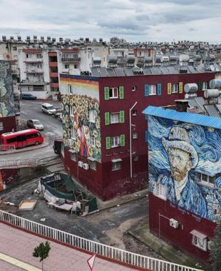 Mersin turns aging buildings into canvases