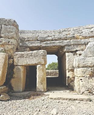 Ancient ‘guillotine gate’ system in Perge