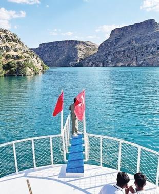 Halfeti draws visitors to middle of steppe