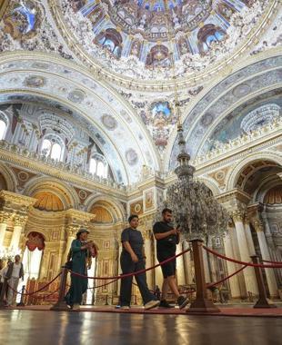 Dolmabahçe Palace marks 170 years