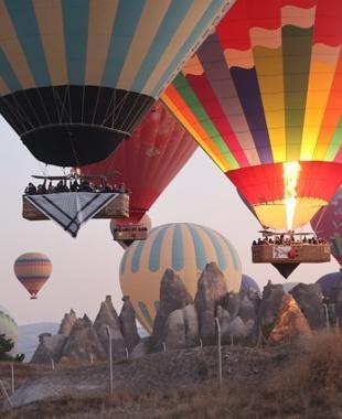 Balloons fly over Cappadocia for Gaza