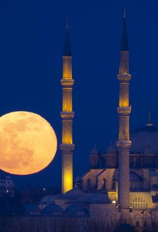 Supermoon brightens up Edirne skies