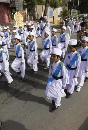 Blast at rally celebrating birthday of Islams prophet kills 52 people in southwestern Pakistan