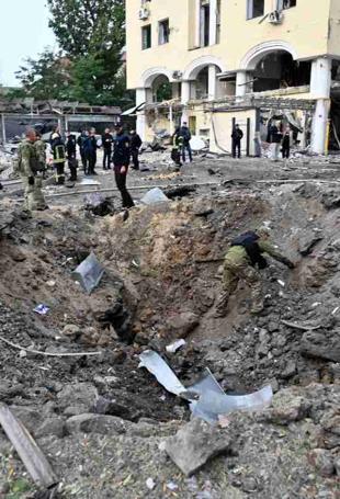 Deadly new strike as Ukraine mourns dozens killed at wake