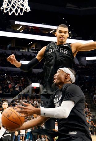 Over 13,000 fans turn out for Spurs practice