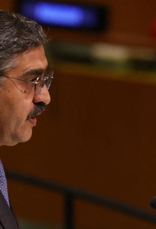 Pakistan holds emergency security meeting after trading strikes with Iran