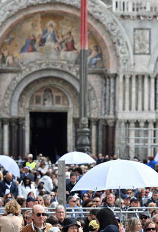 Pope holds mass in Venices St Marks