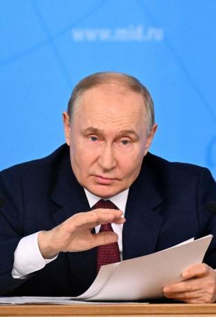 Putin says Ukraine must withdraw troops, end NATO bid for peace talks