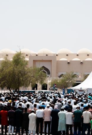 Hundreds in Qatar bid farewell to slain Hamas chief