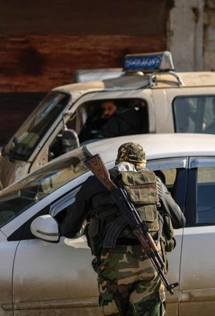 Syrian forces target pro-Assad fighters after deadly clashes