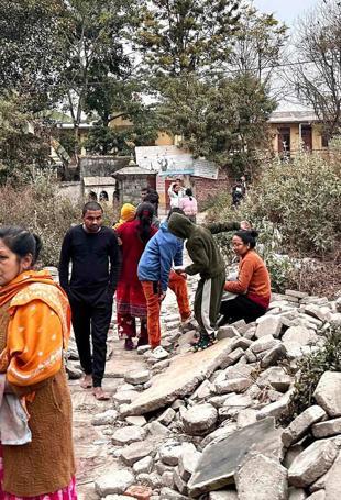Quake in Chinas Tibet kills 53 with tremors felt in Nepal, India