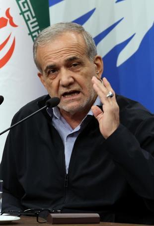 Iranian president warns Trump against risking war